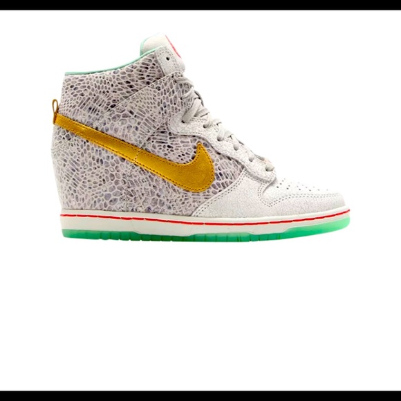 NIKE SKY HI HIGH TOP! YEAR OF THE HORSE - Picture 1 of 4